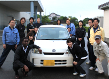 既製車をベースに設計・改造した電気自動車が完成しました